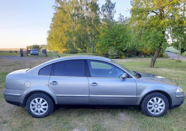 Volkswagen Passat cena 6800 przebieg: 362000, rok produkcji 2002 z Sieradz małe 254